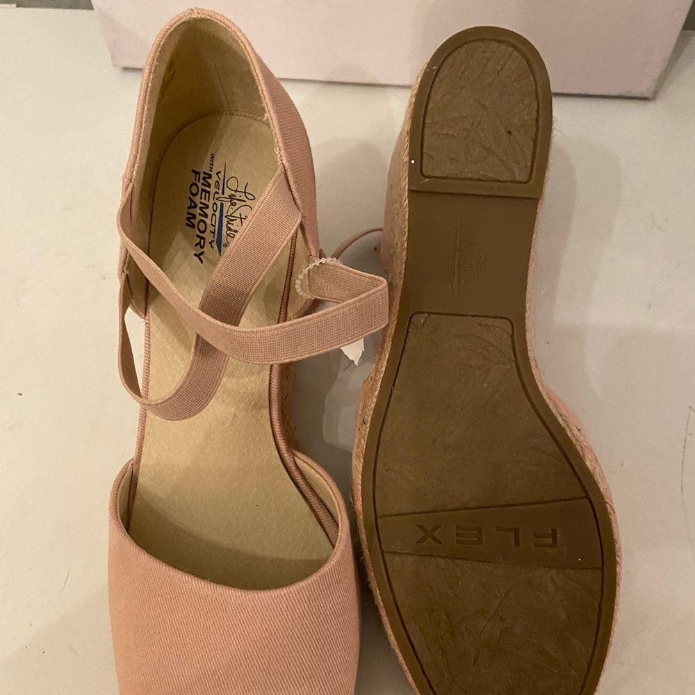 Life Stride blush canvas wedge shoes with peep toes , ankle straps size 10 NWT - Picture 6 of 8
